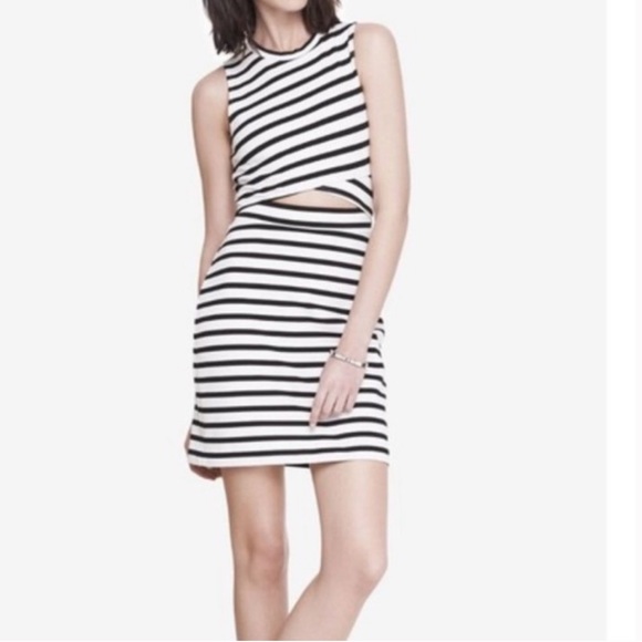 Express dress - Picture 2 of 8